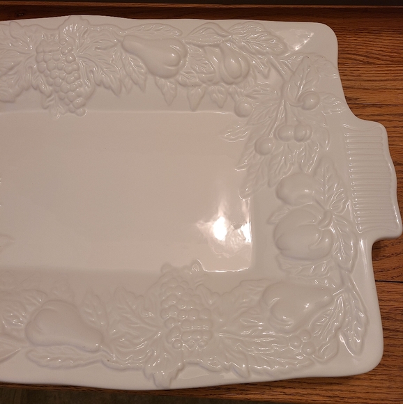 White serving dish - Picture 3 of 6